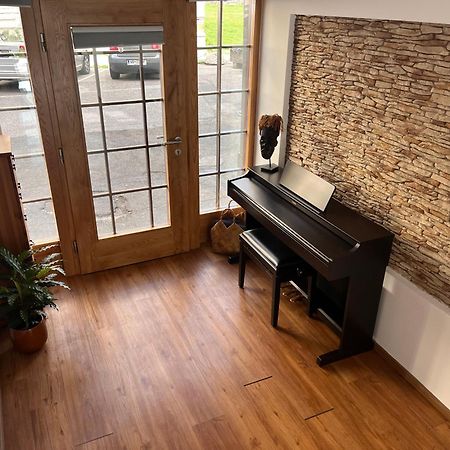 Lilan Apartment Maribor Buitenkant foto