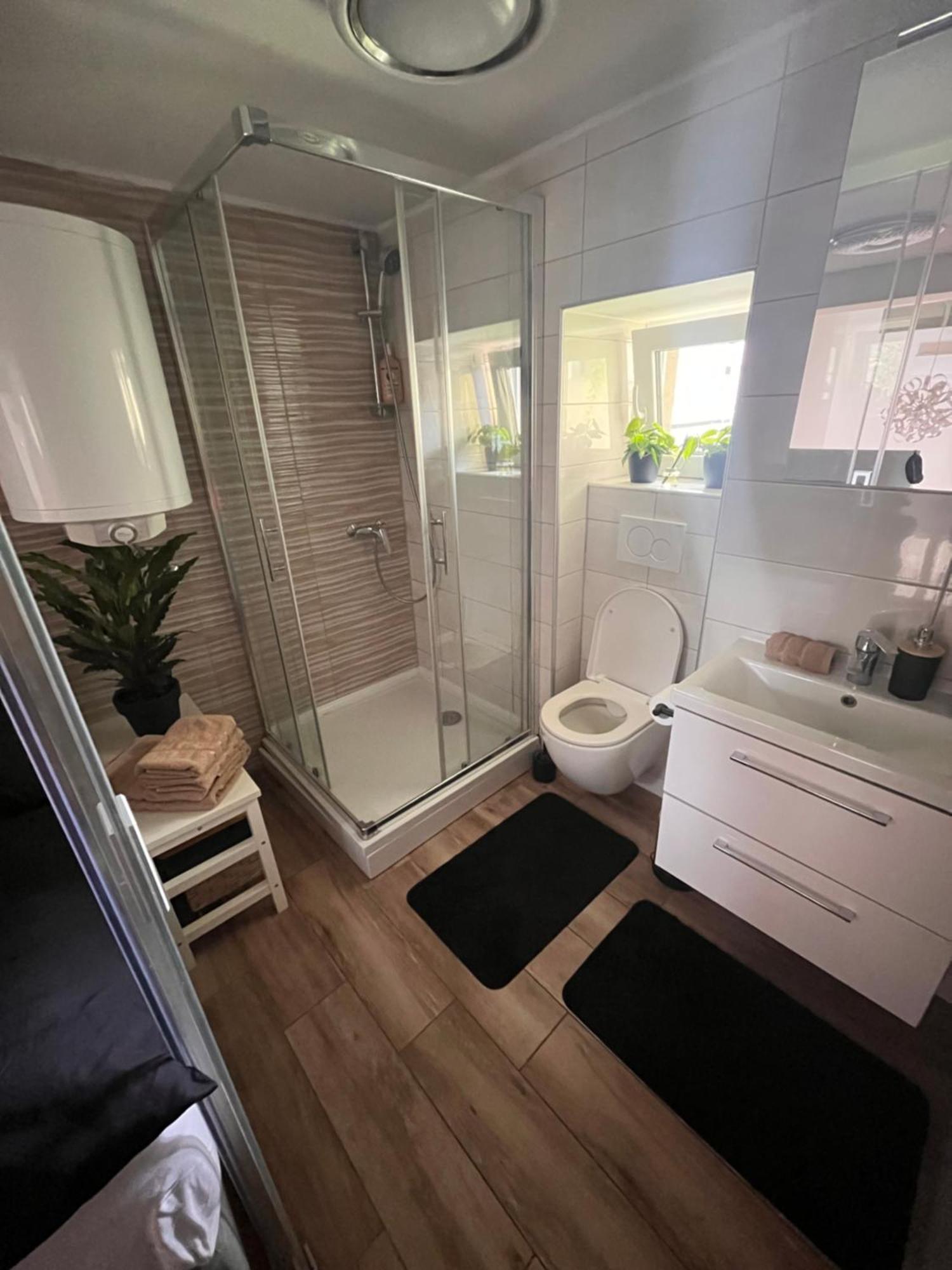 Lilan Apartment Maribor Buitenkant foto