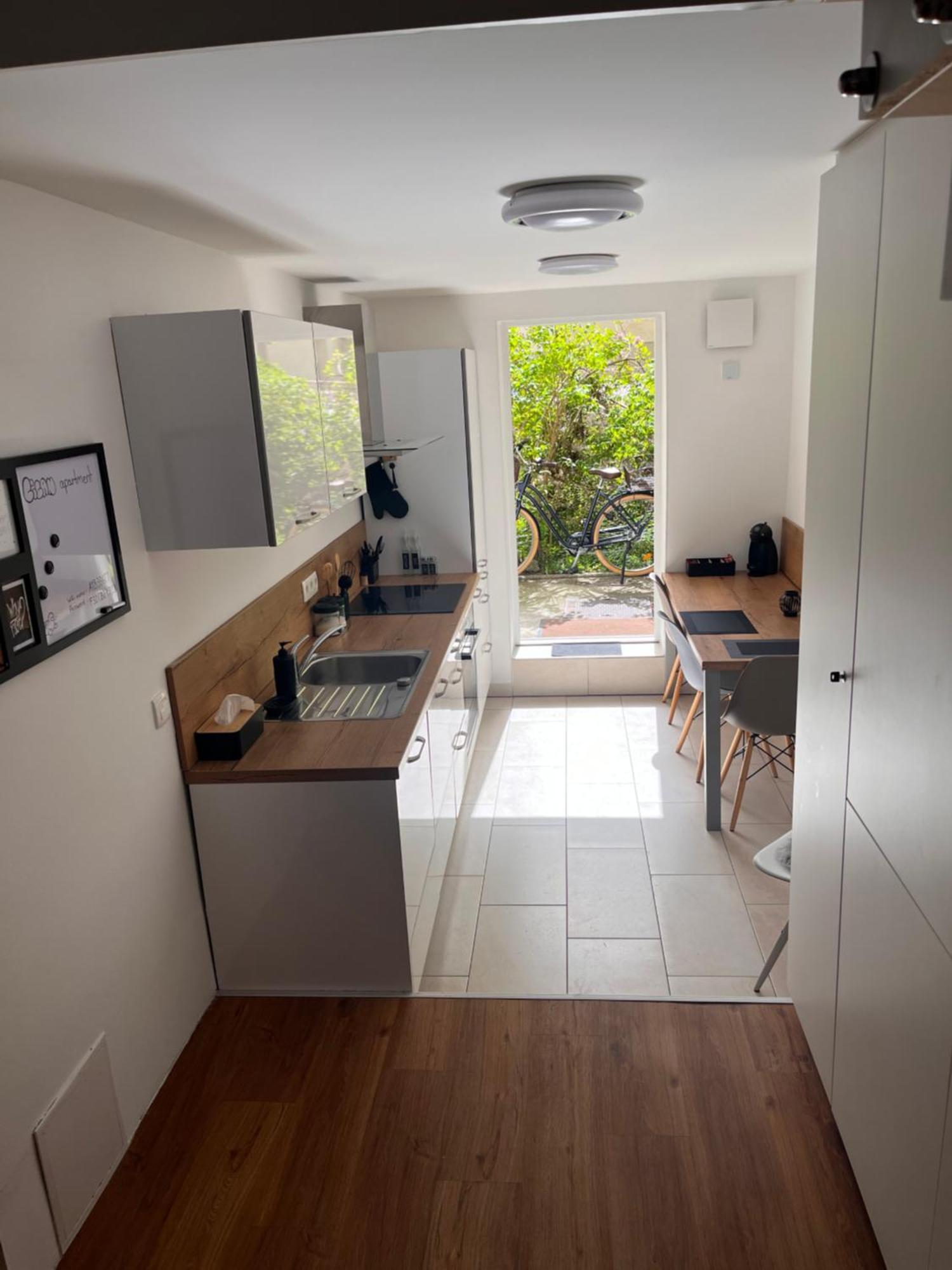Lilan Apartment Maribor Buitenkant foto