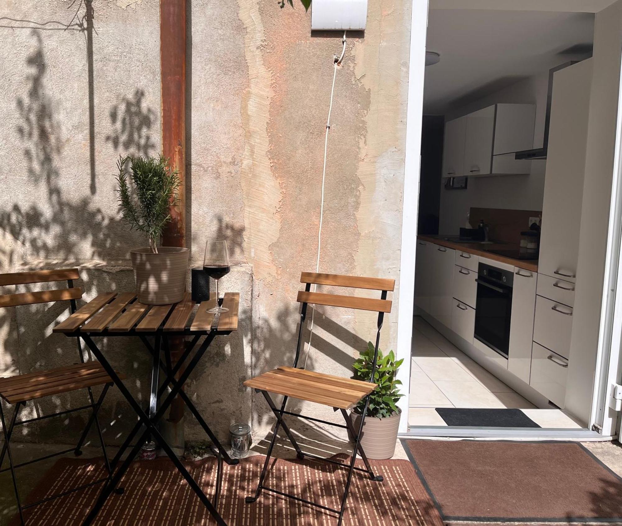 Lilan Apartment Maribor Buitenkant foto