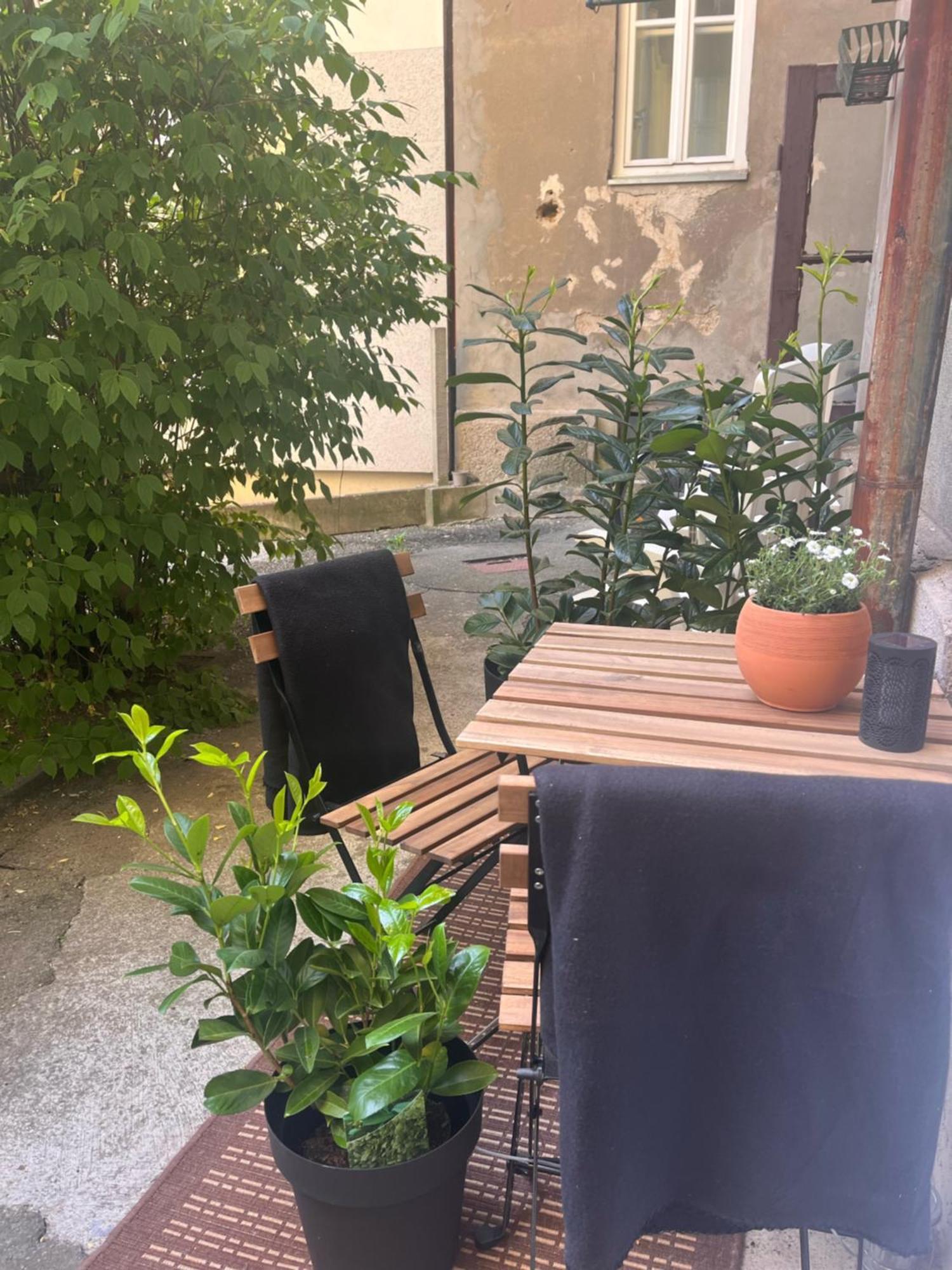 Lilan Apartment Maribor Buitenkant foto
